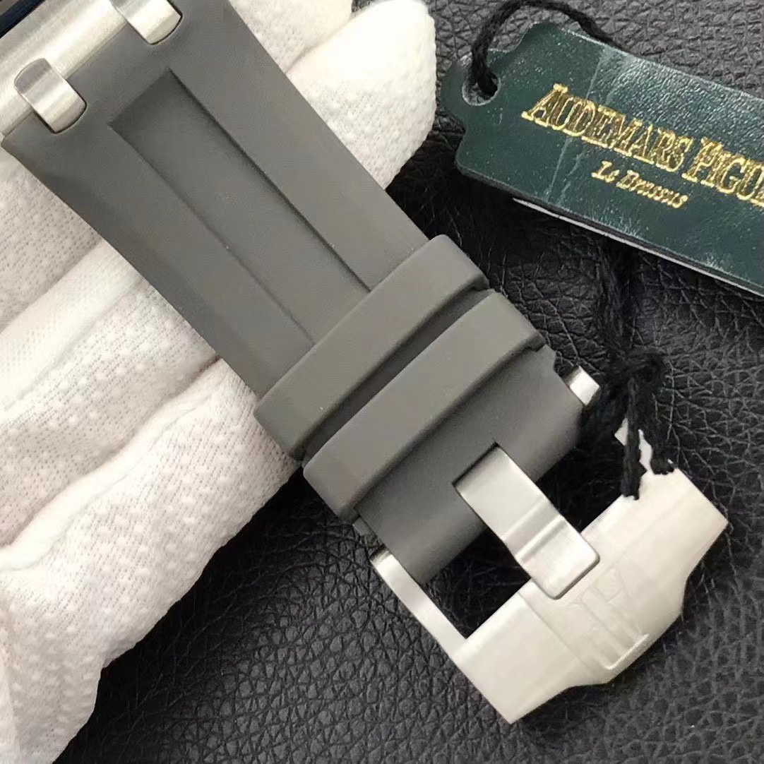 Audemars Piguet diving watch - new Audemars Piguet 15720! Watch size 42mmX14.2!