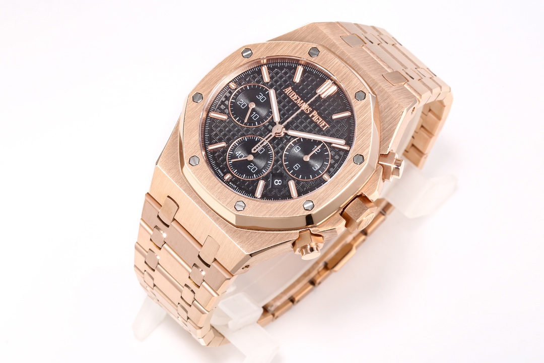The new 26240 chronograph in the Audemars Piguet Royal Oak series