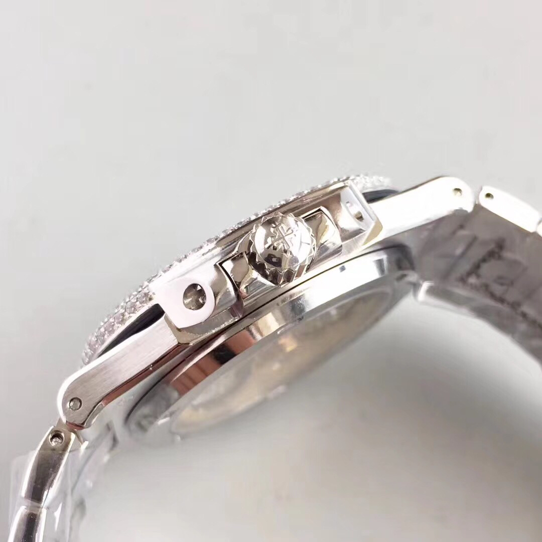 Patek Philippe sports series Nautilus, 5719/1G-001 watch,