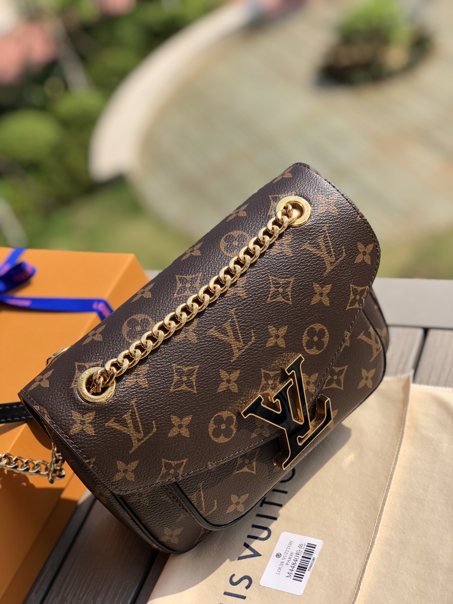 LV164653 bag
