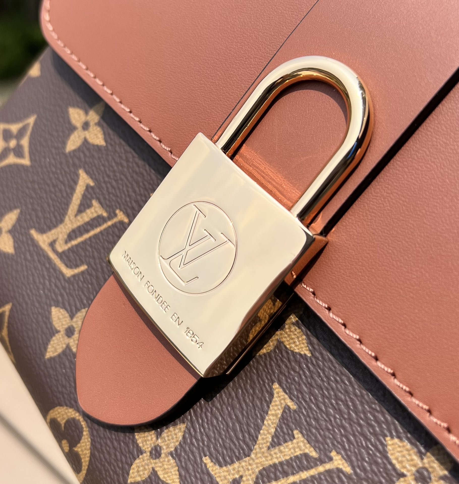 LV164848 bag