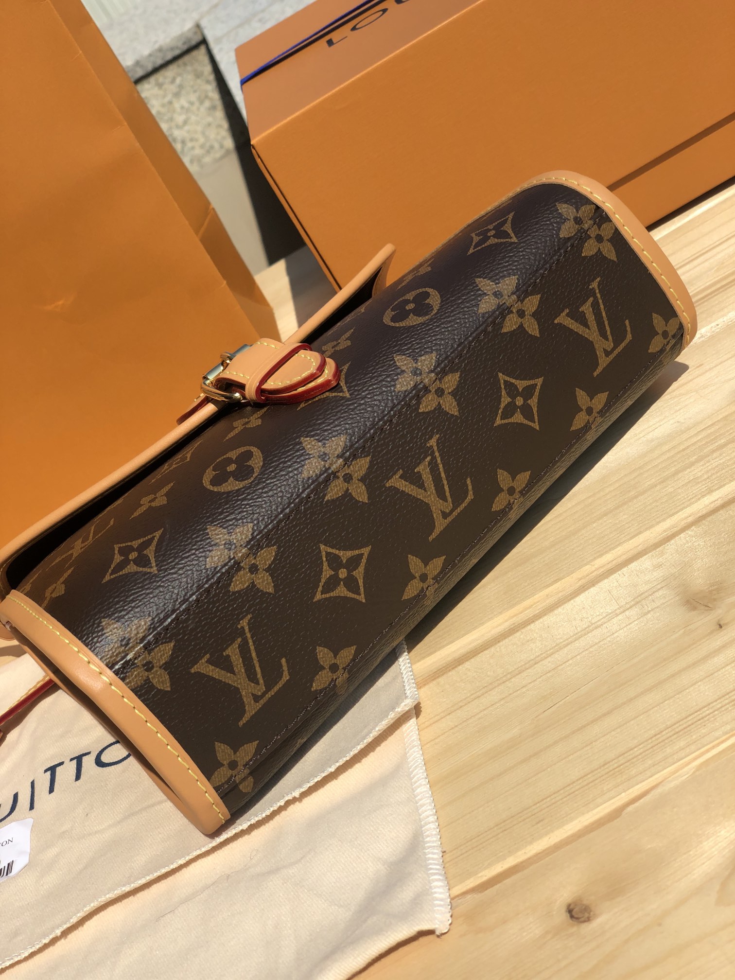 LV164734 bag