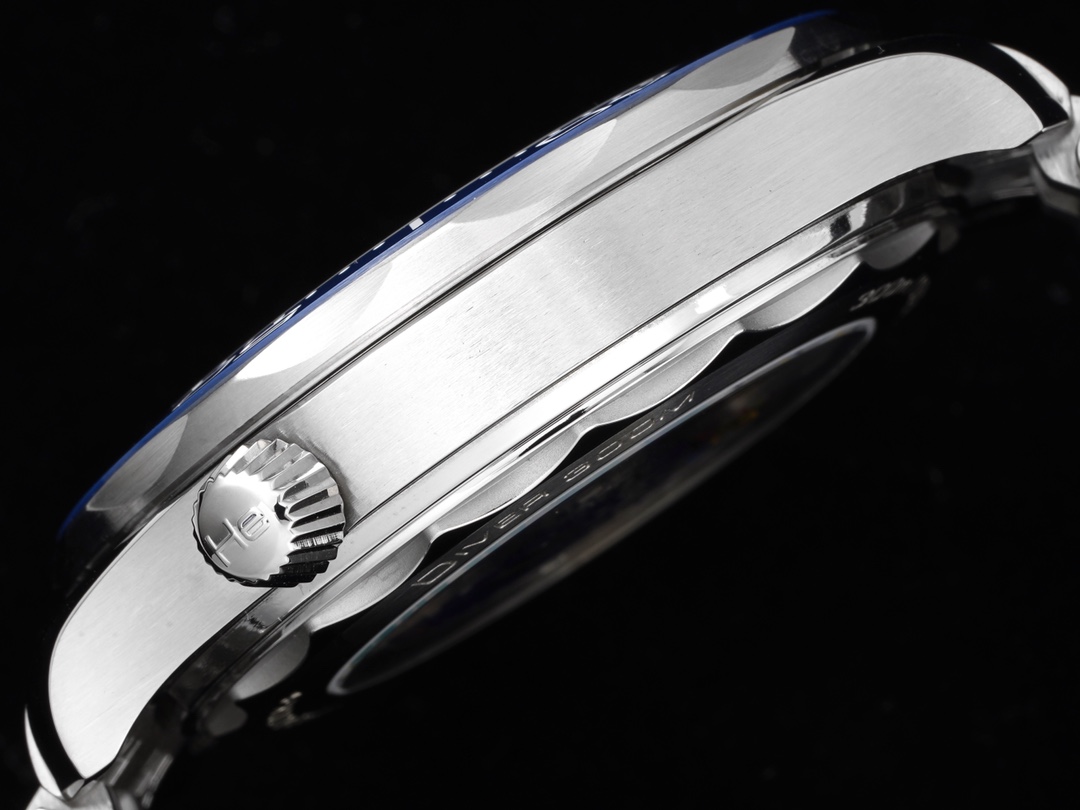 Omega SEAMASTER Seamaster Planet Ocean 210.30.42.20.01.001