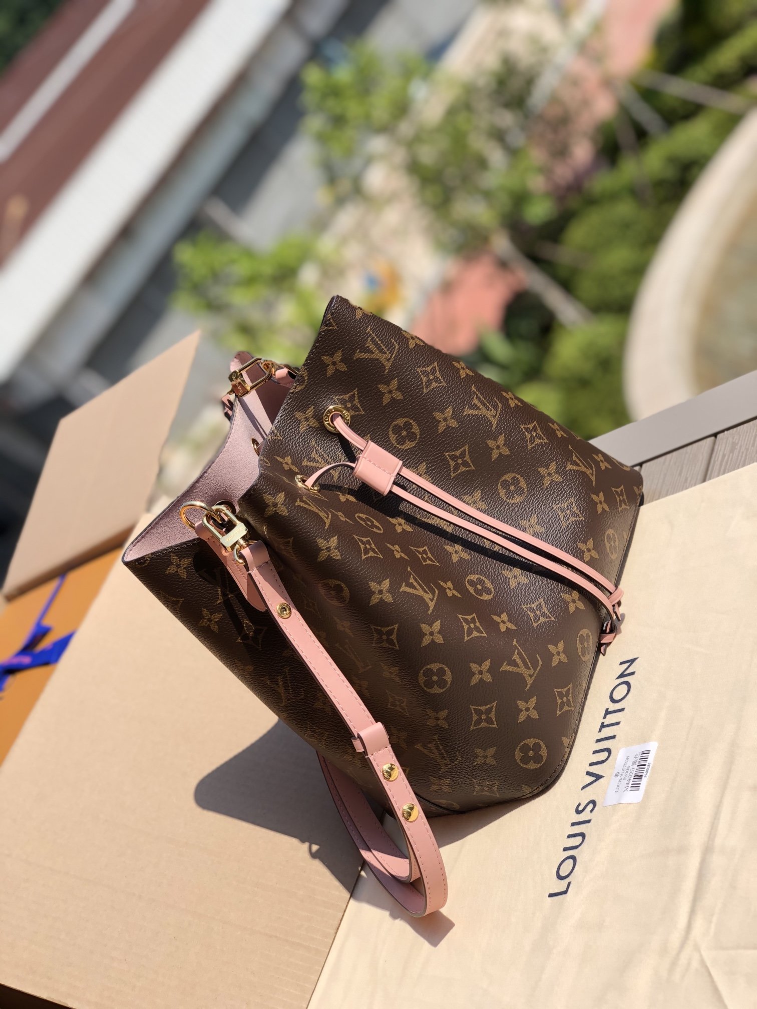 LV 163882 bag