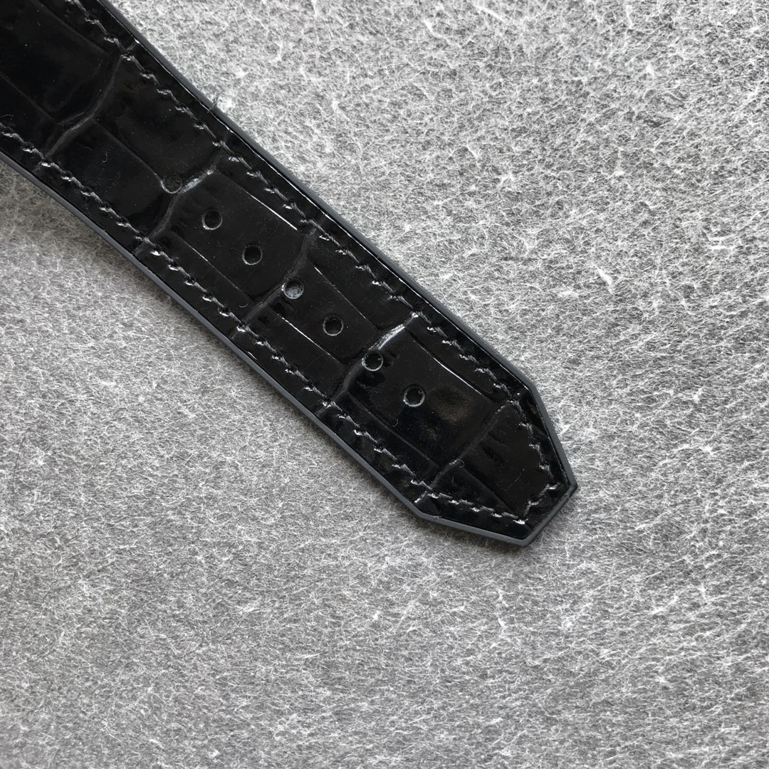 Hublot (CLASSIC FUSION) series tourbillon alone creates the thinnest tourbillon 19886 watch