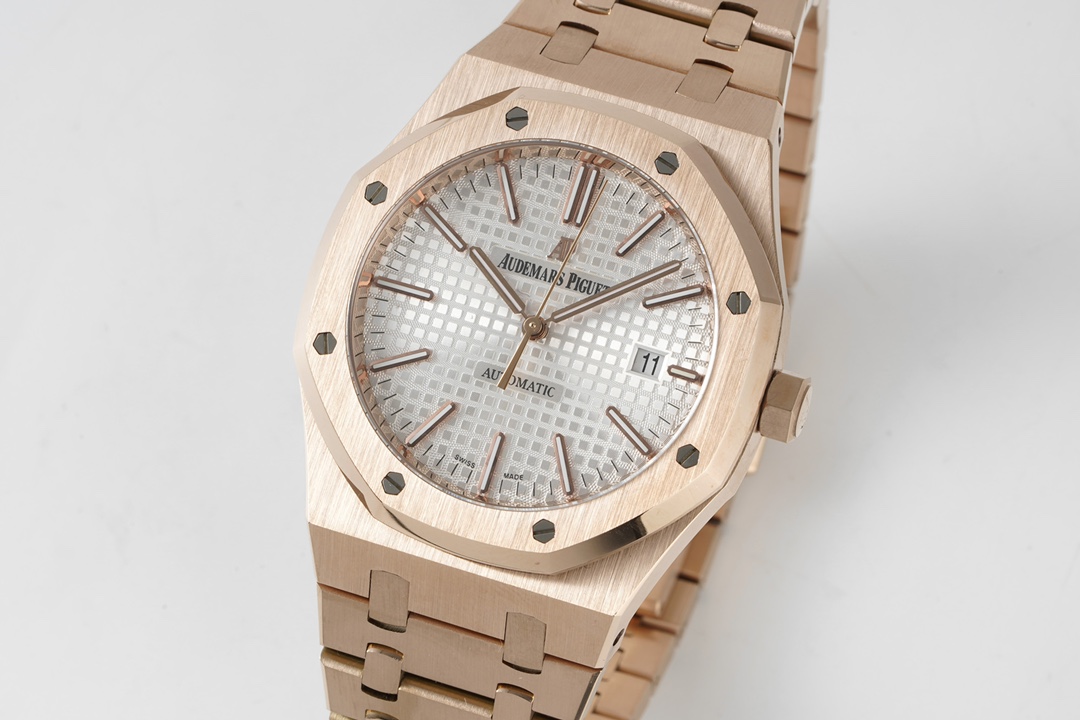 Audemars Piguet Royal Oak 15400V2