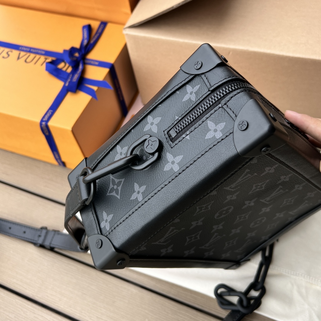 LV164483 men's and women's bag