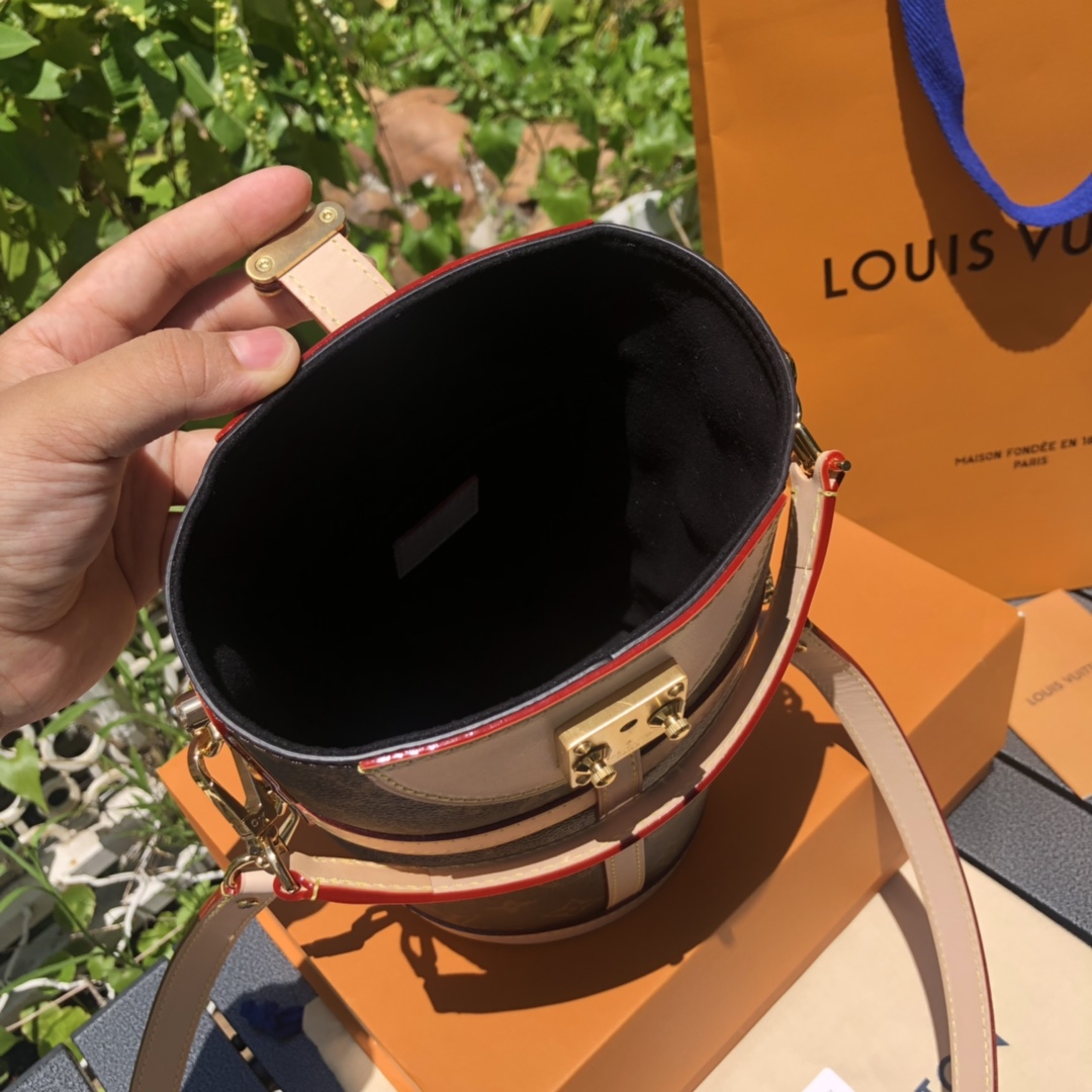 LV165023 bag
