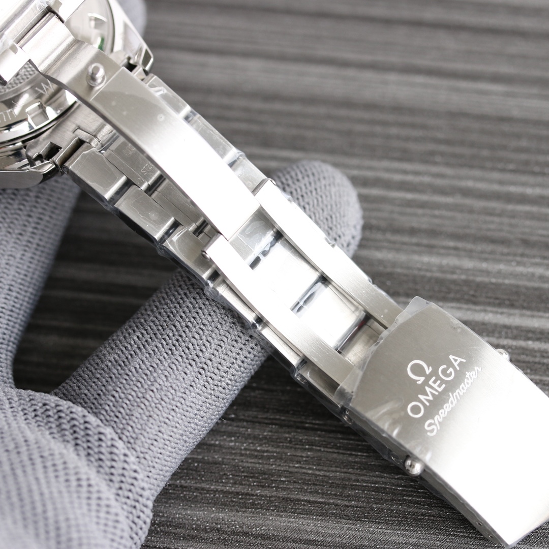 Omega Speedmaster series 326.32.40.50.06.001 multi-function chronograph watch