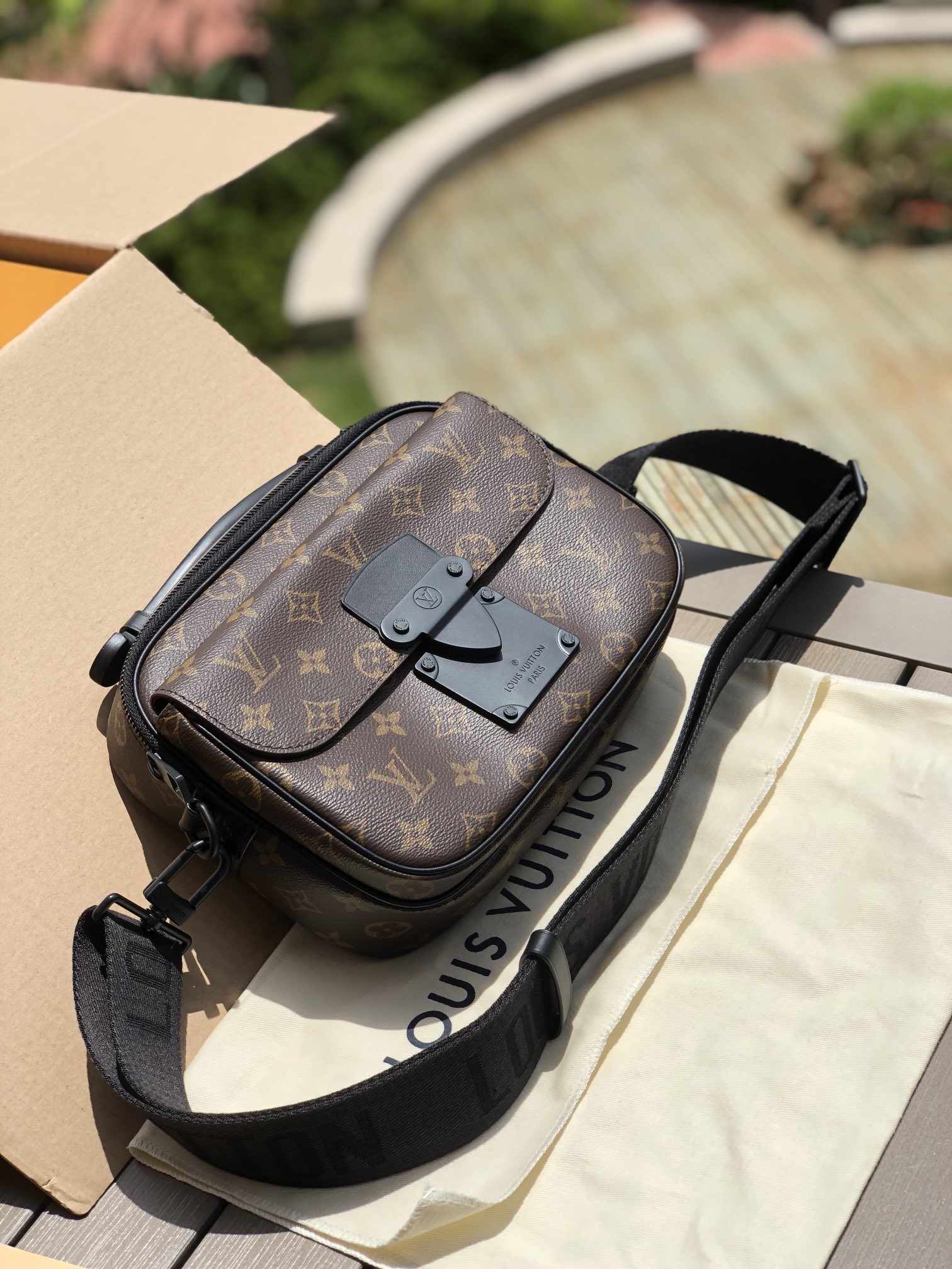 LV164447 men's bag