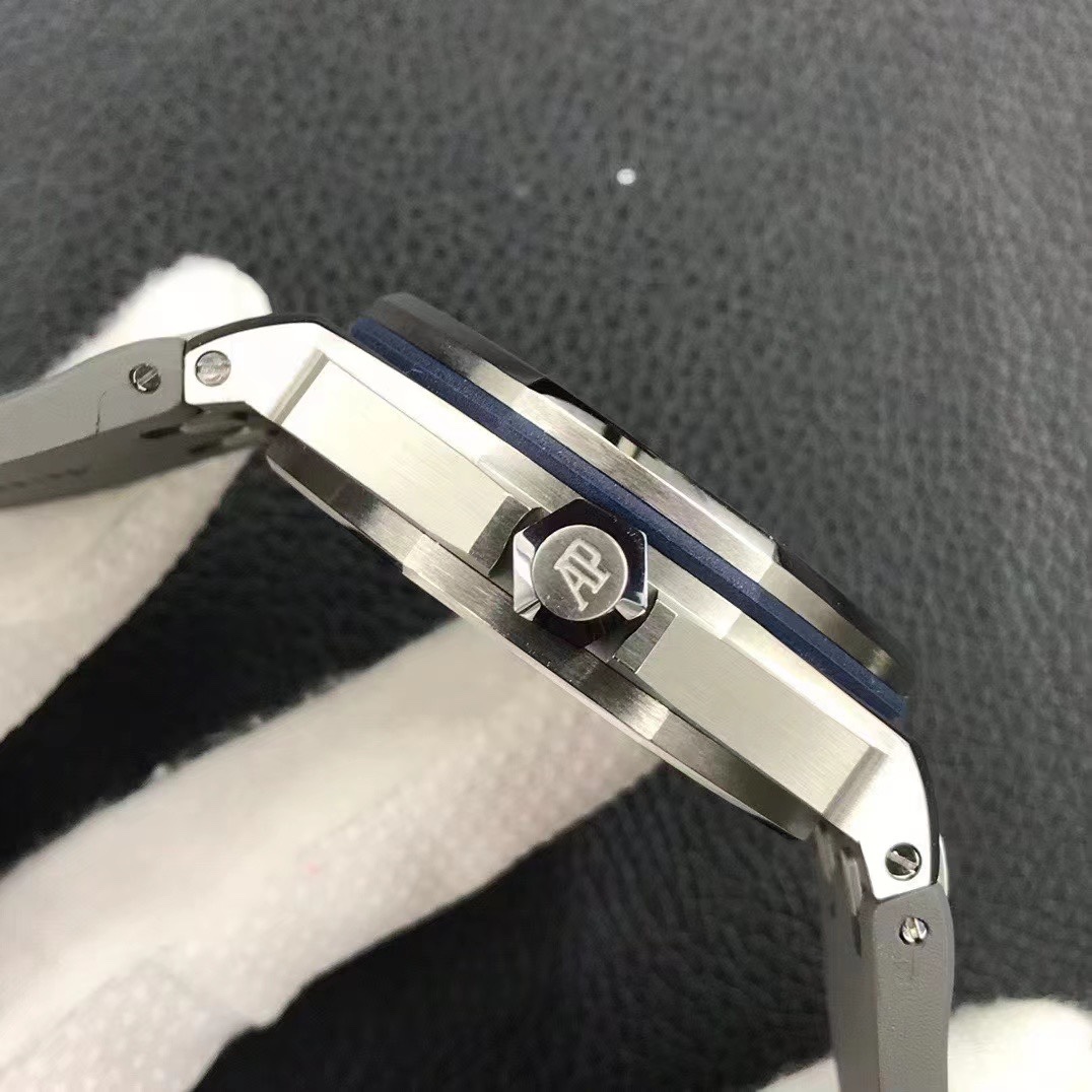 Audemars Piguet diving watch - new Audemars Piguet 15720! Watch size 42mmX14.2!