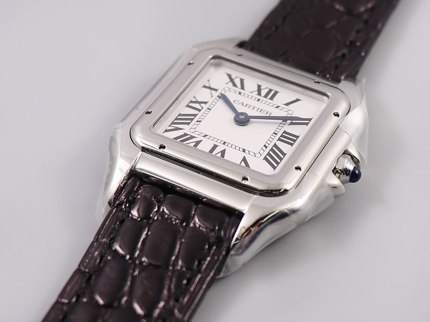Cartier cheetah watch size: 27 x 37 mm, 22*30 mm,