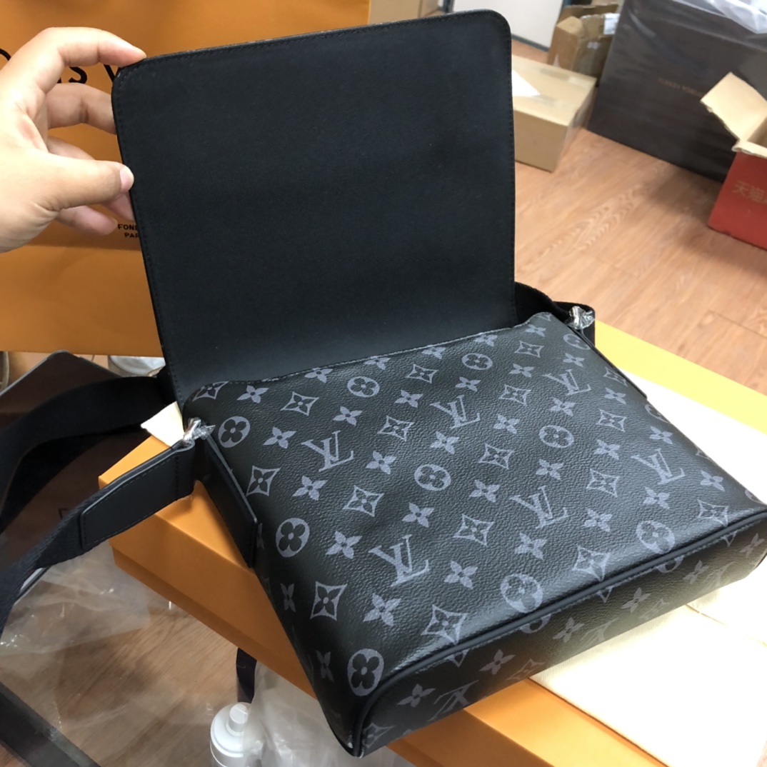 LV164515 men's satchel