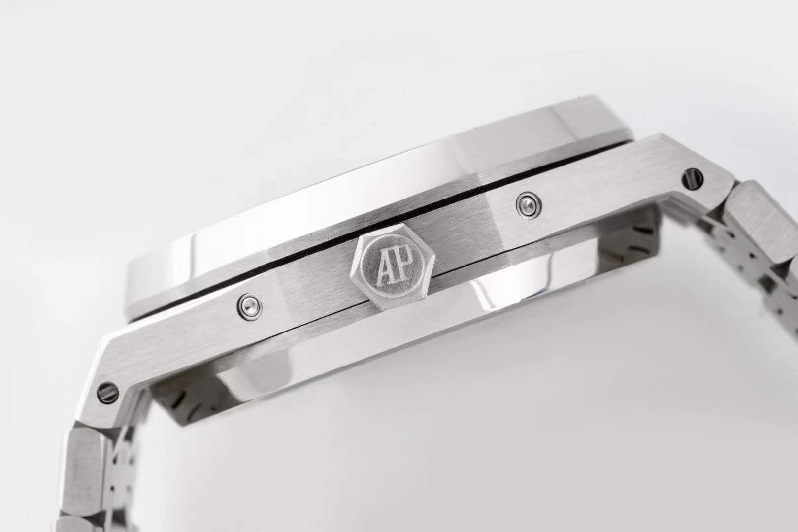 Audemars Piguet Royal Oak series multi-functional watches 26574 and 26606