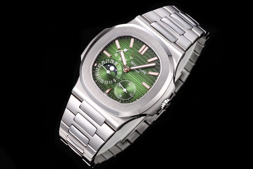 Patek Philippe Nautilus 5712/1A-001 multi-function watch