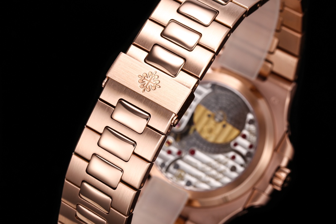 Patek Philippe Nautilus 5712/1A-001 multi-function watch c