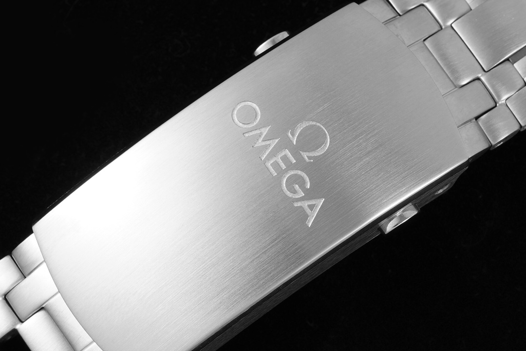 Omega SEAMASTER Seamaster Planet Ocean 300m 300m Coaxial Master Chronometer 42mm