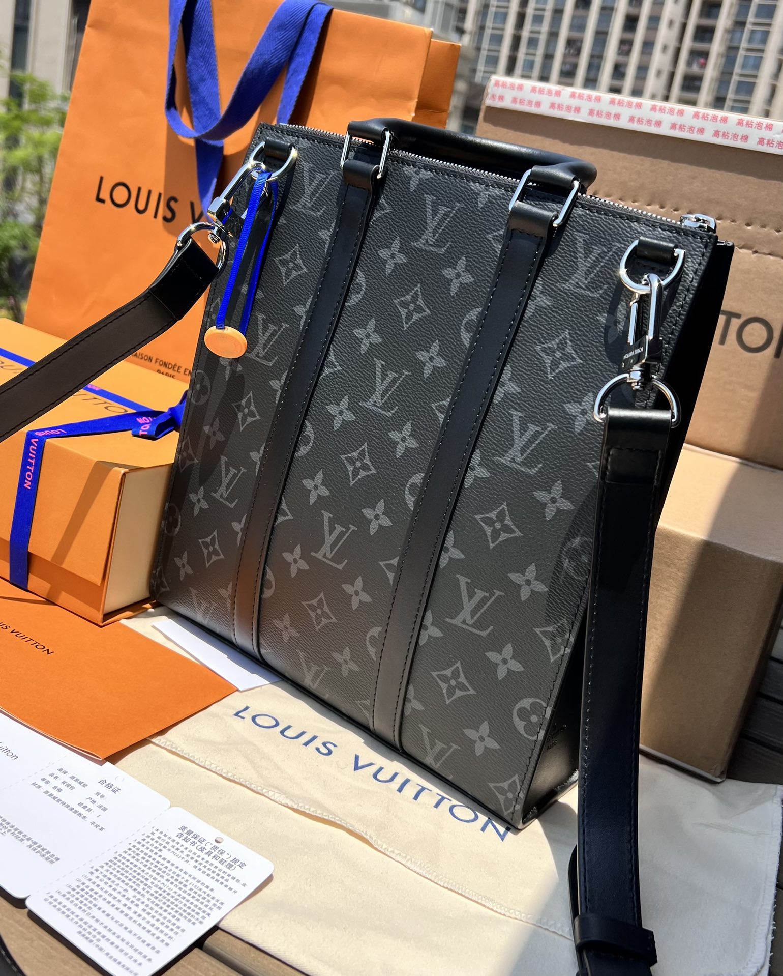 LV164396 men's bag