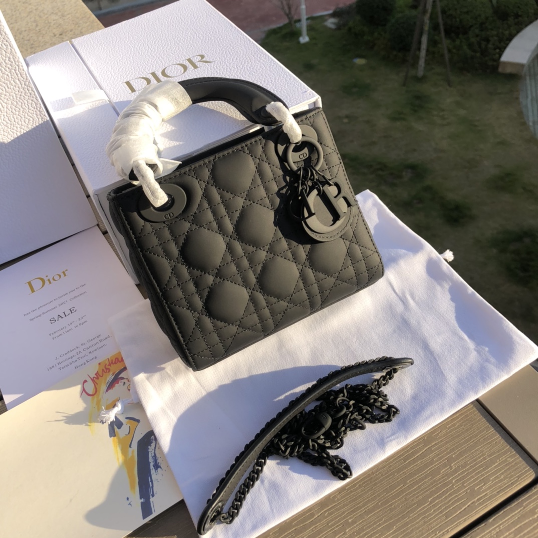 Dior571180898advanced bag