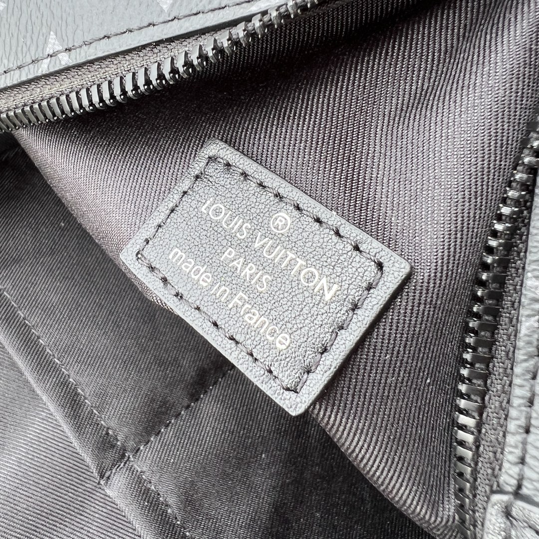 LV164483 men's and women's bag