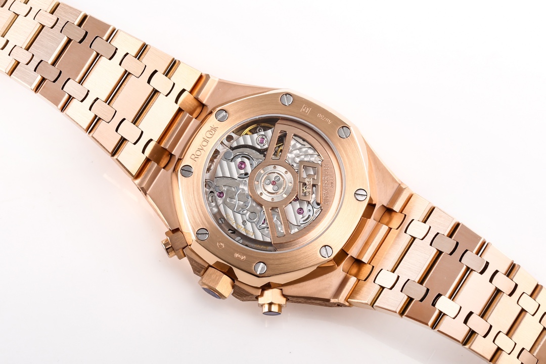 The new 26240 chronograph in the Audemars Piguet Royal Oak series uses the same