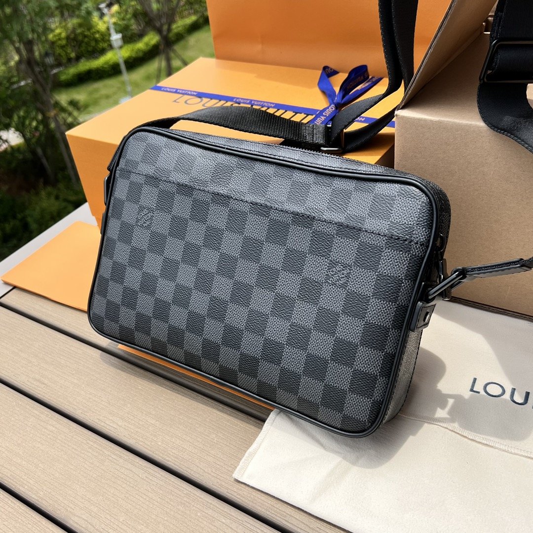 LV164463 men's bag