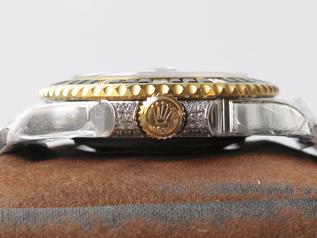 Rolex Greenwich II rear diamond custom version 116759 sa-78209 diamond pavé!