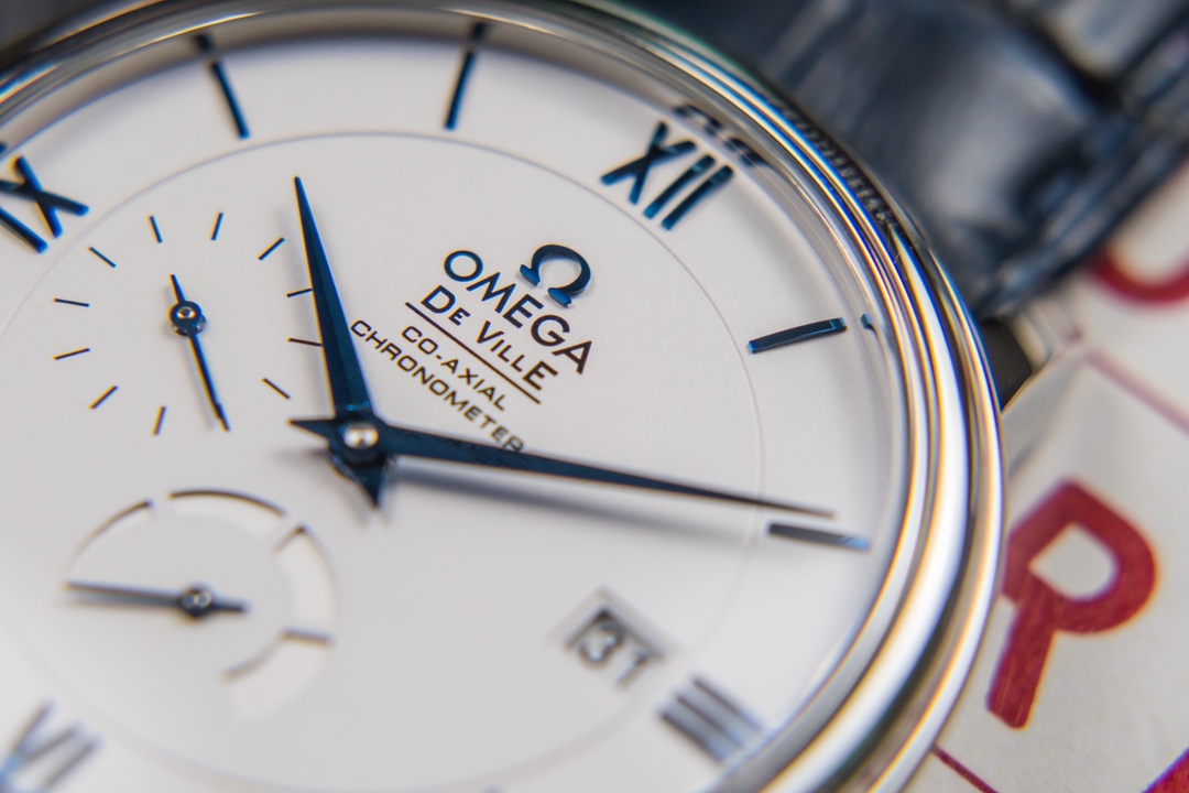 Omega Kinetic Die Fei is equipped with 2824