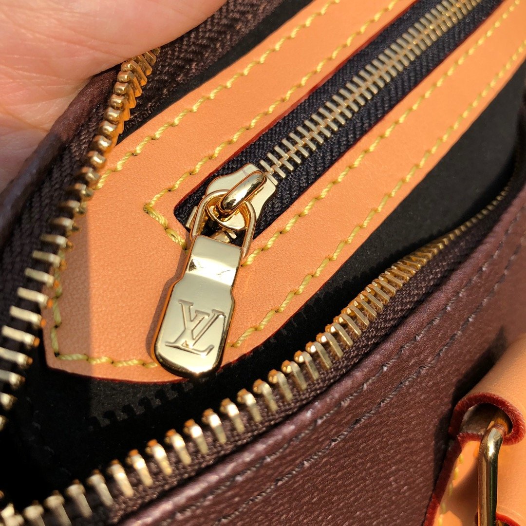 LV164522 bag