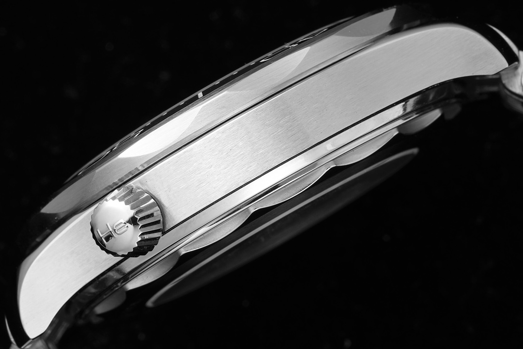 Omega SEAMASTER Seamaster Planet Ocean 300m 300m Coaxial Master Chronometer 42mm