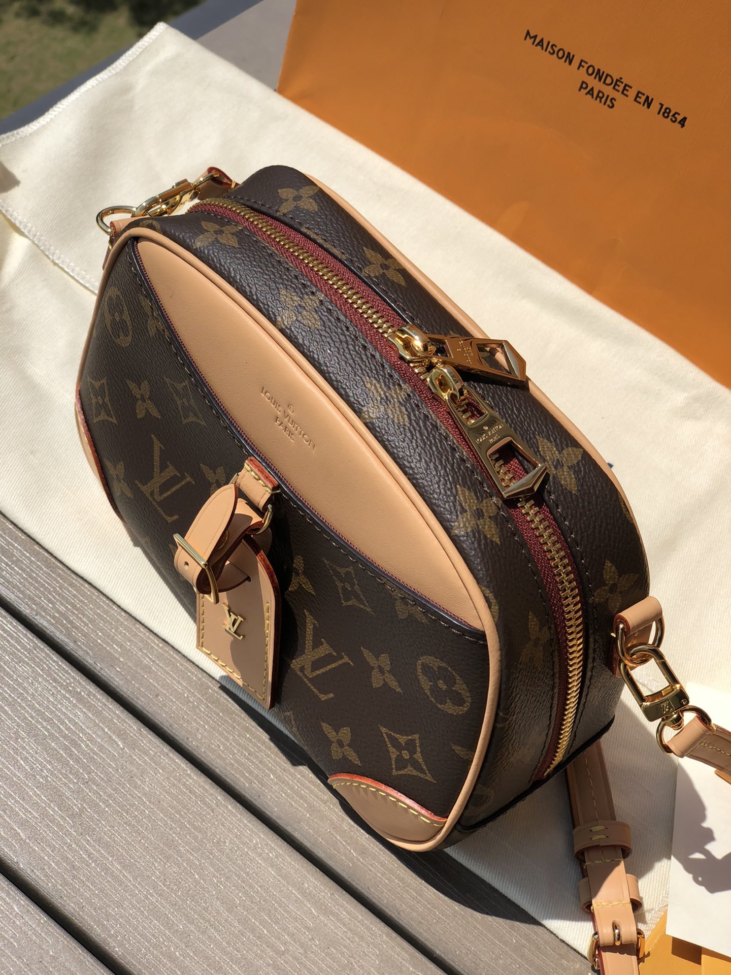LV163774 bag