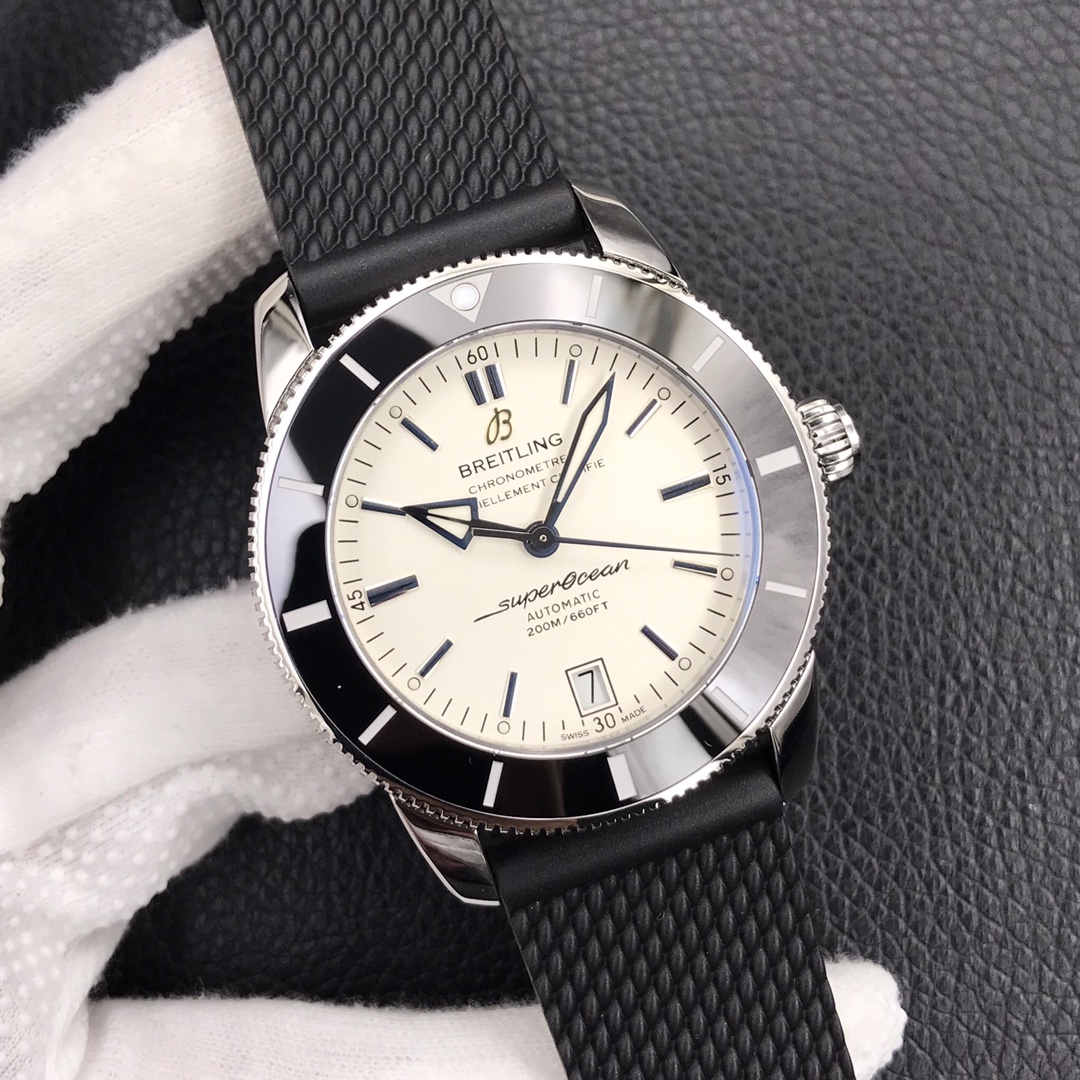 Breitling family - the Super Ocean Culture II 42mm watch
