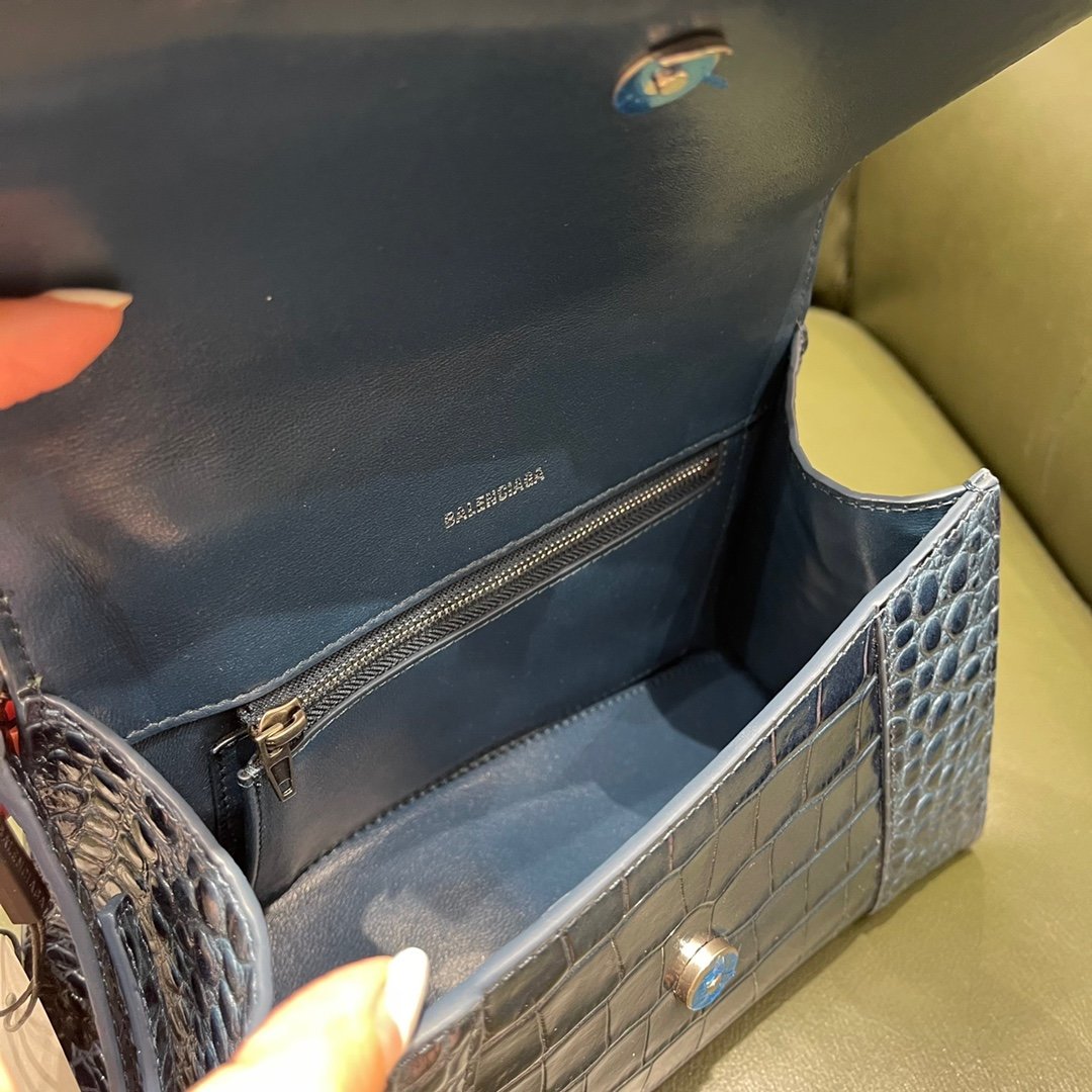 Balenciaga： 170093