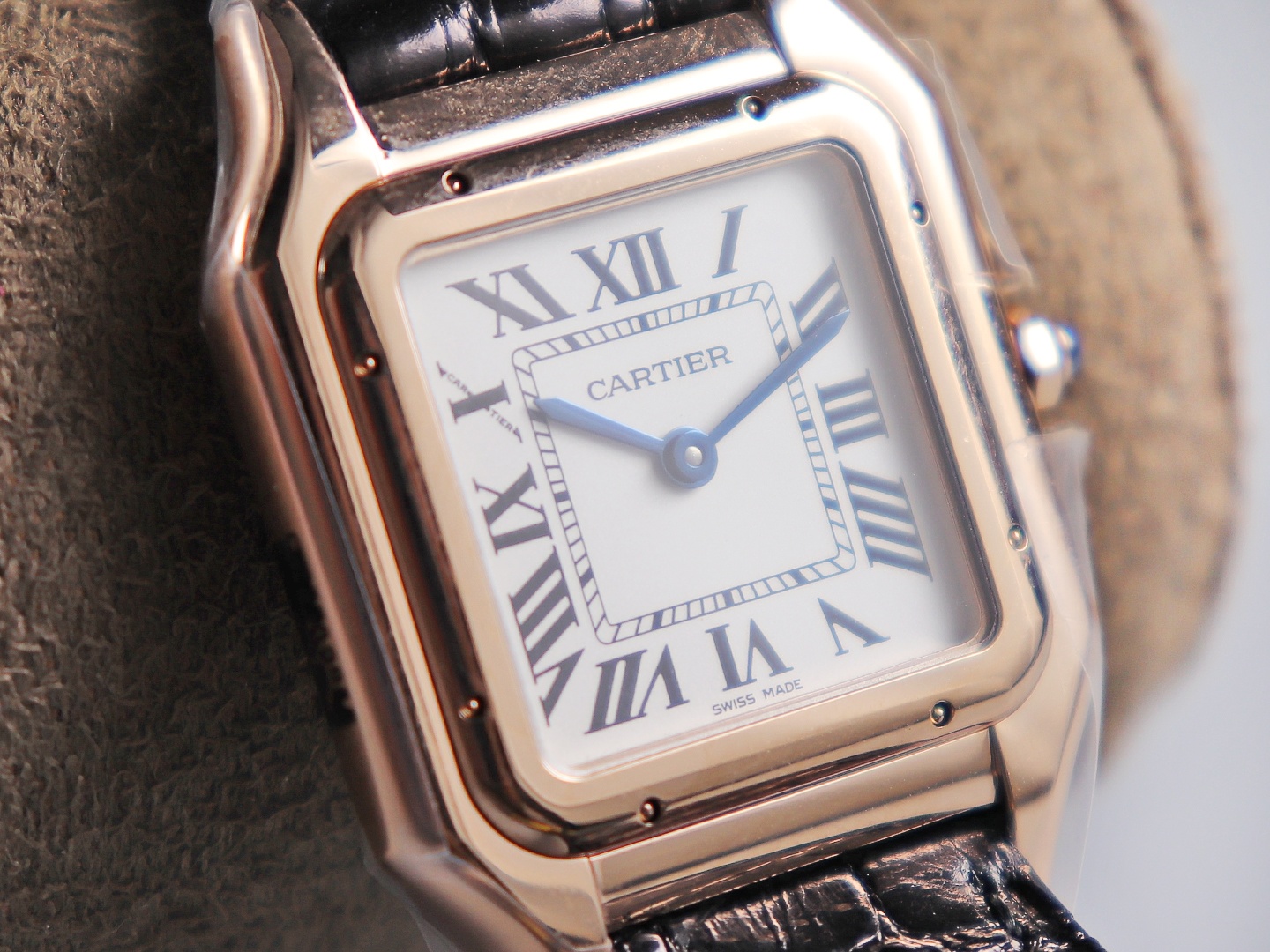 Cartier cheetah watch size: 27 x 37 mm, 22*30 mm,