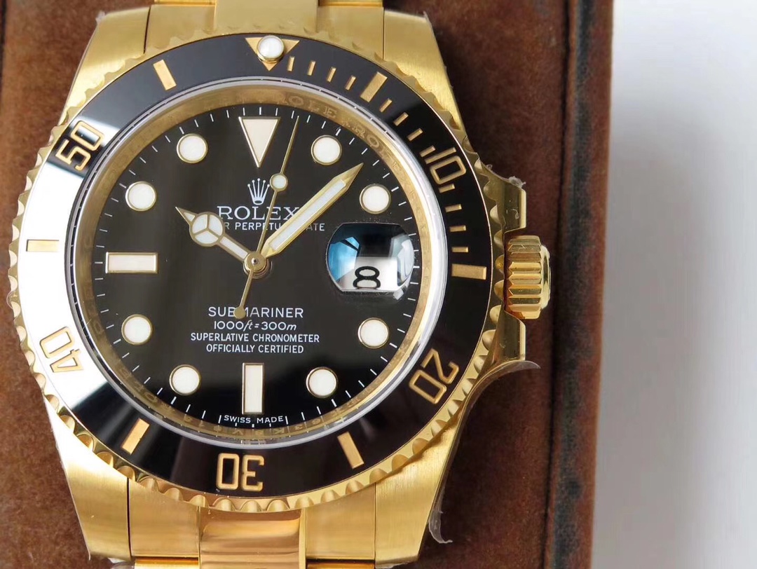Rolex Submariner gold-packed full range!