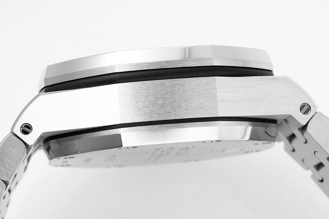 The Audemars Piguet Royal Oak Offshore 26470OR series watch