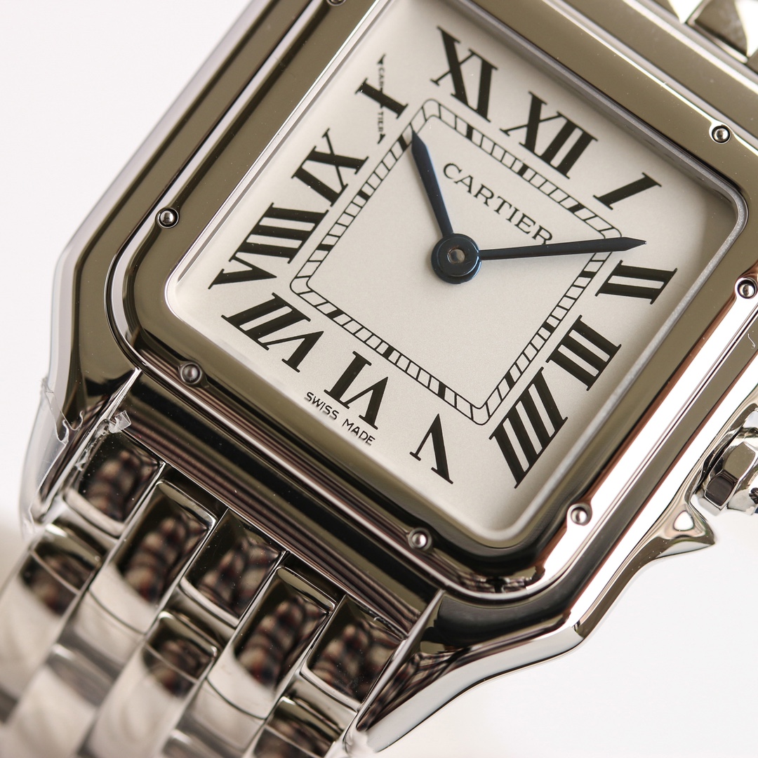 Cartier cheetah Panthère de Cartier.