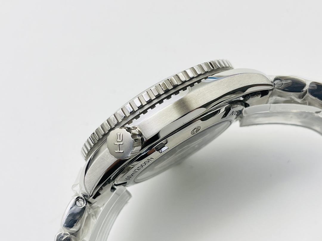 Omega Omega Seamaster Series 600-meter Diving Men's Watch!