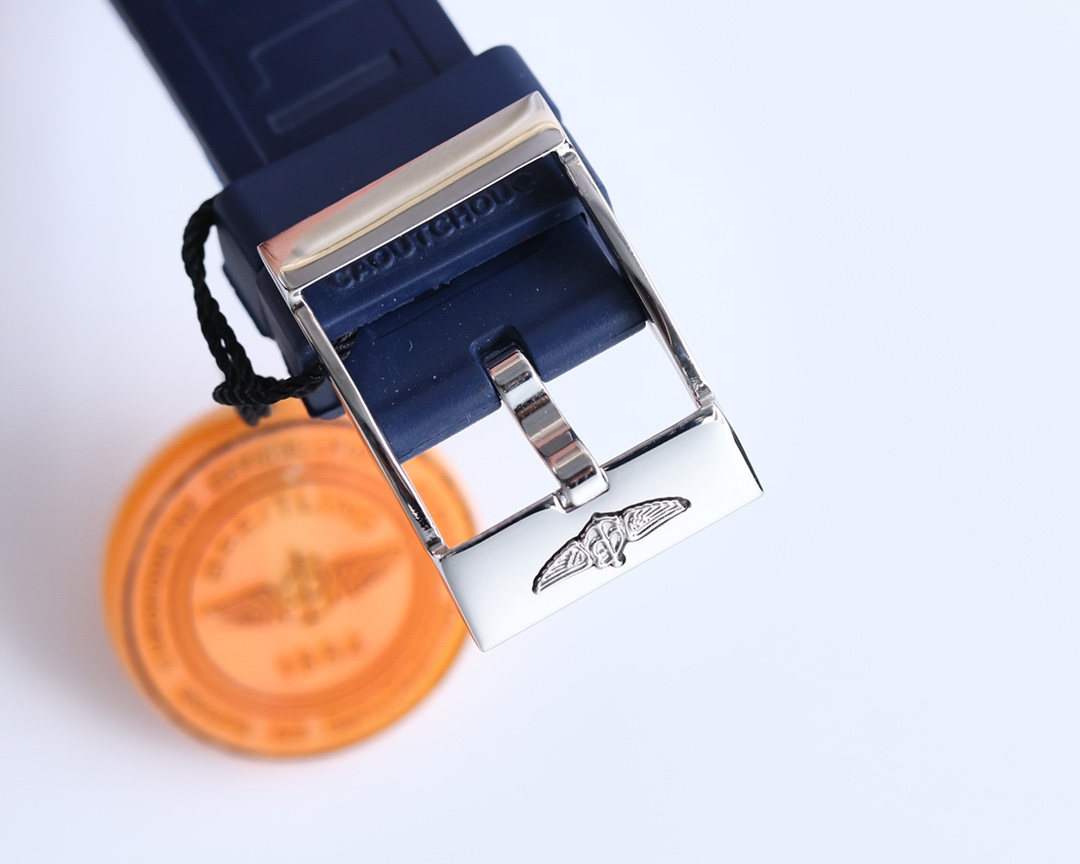 Breitling Avenger Chronograph 43