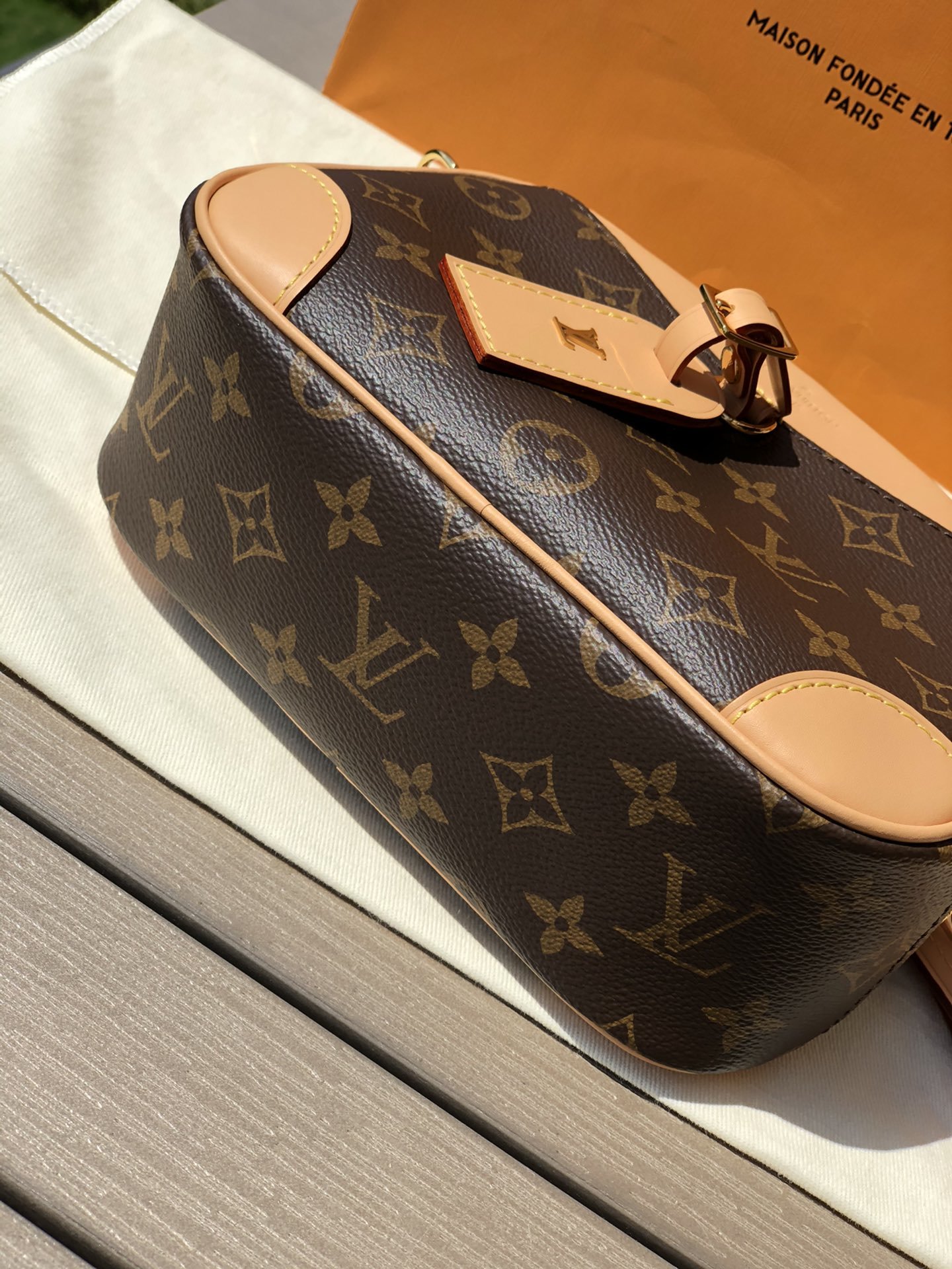 LV163774 bag