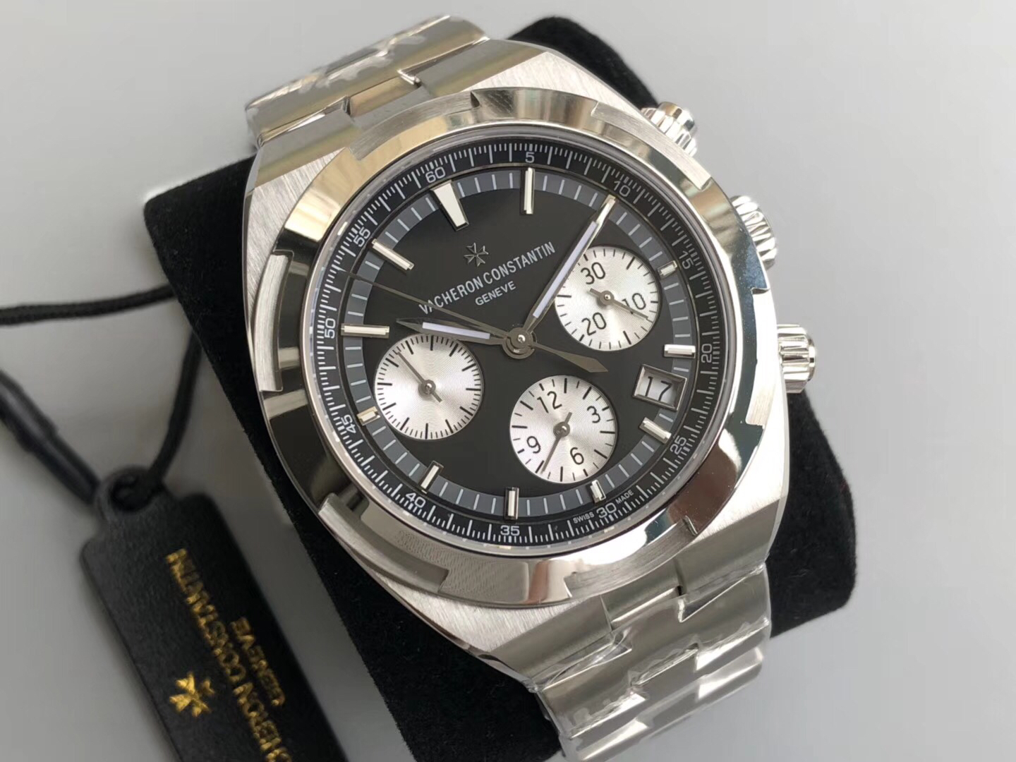 Vacheron Constantin Overseas 5500V