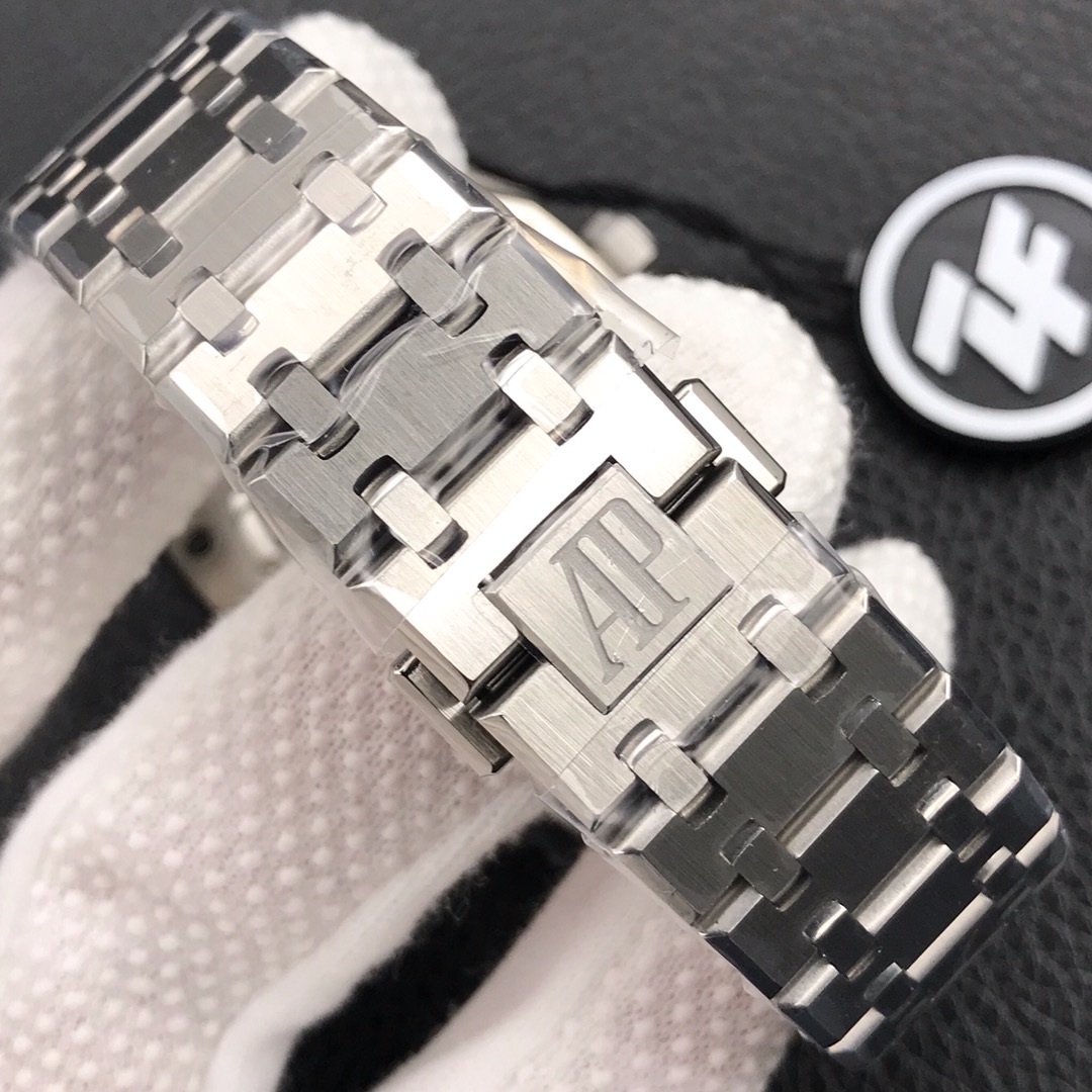 Audemars Piguet Royal Oak 15500V2 version