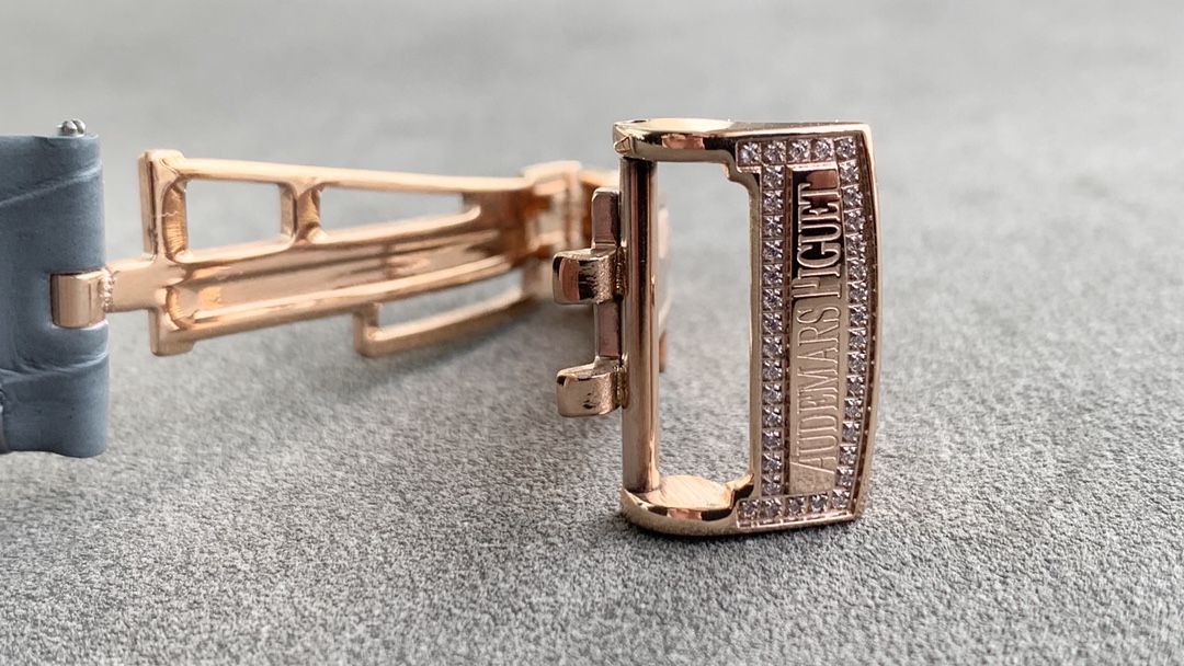 Audemars Piguet Royal Oak series 15402OR.ZZ.D003CR.01 Gypsophila watch.