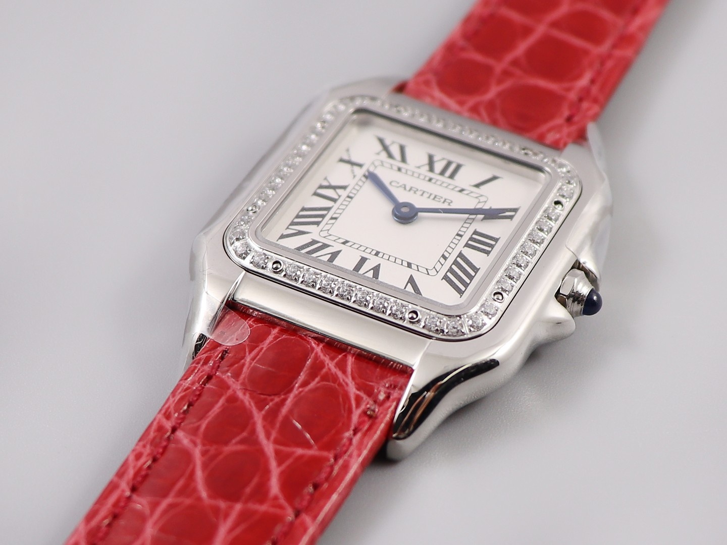 Cartier cheetah watch size: 27 x 37 mm, 22*30 mm,