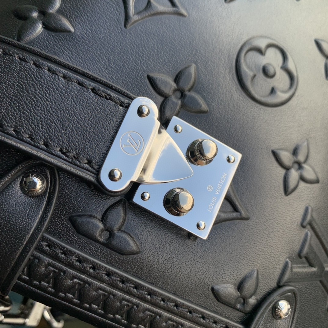 LV M21709 bag