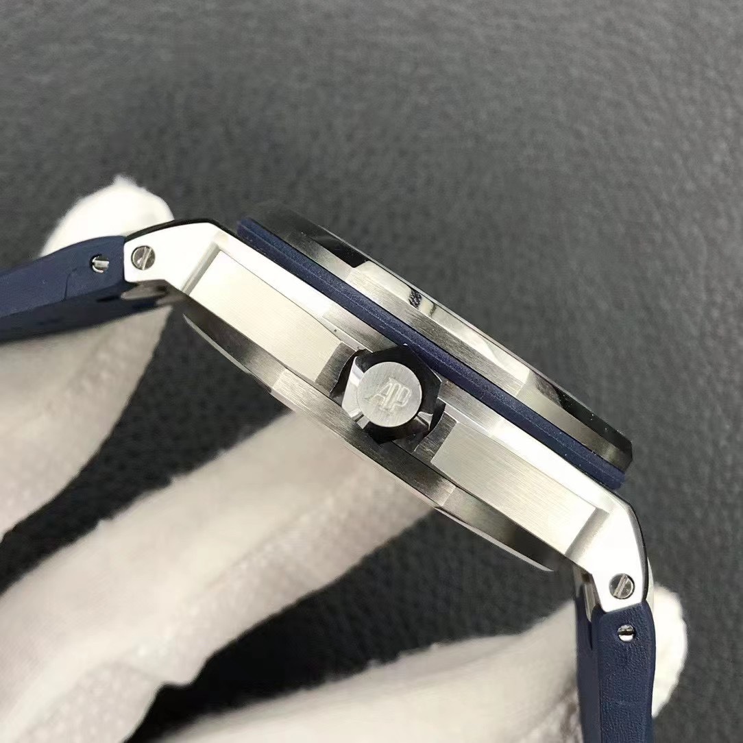 Audemars Piguet diving watch - new Audemars Piguet 15720! Watch size 42mmX14.2!