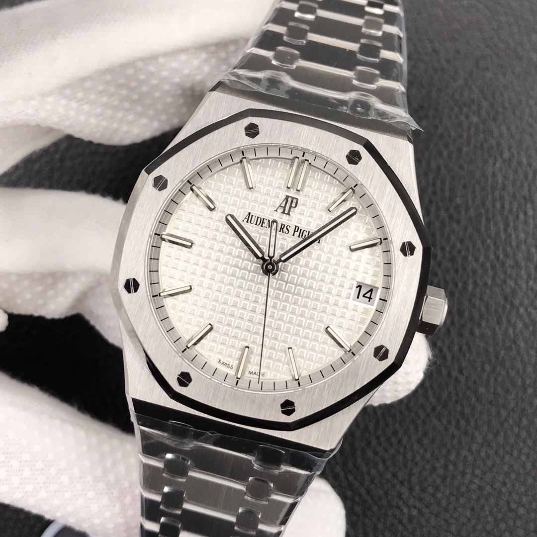 Audemars Piguet Royal Oak 15500V2 version