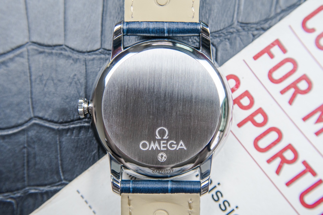 Omega Kinetic Die Fei is equipped with 2824