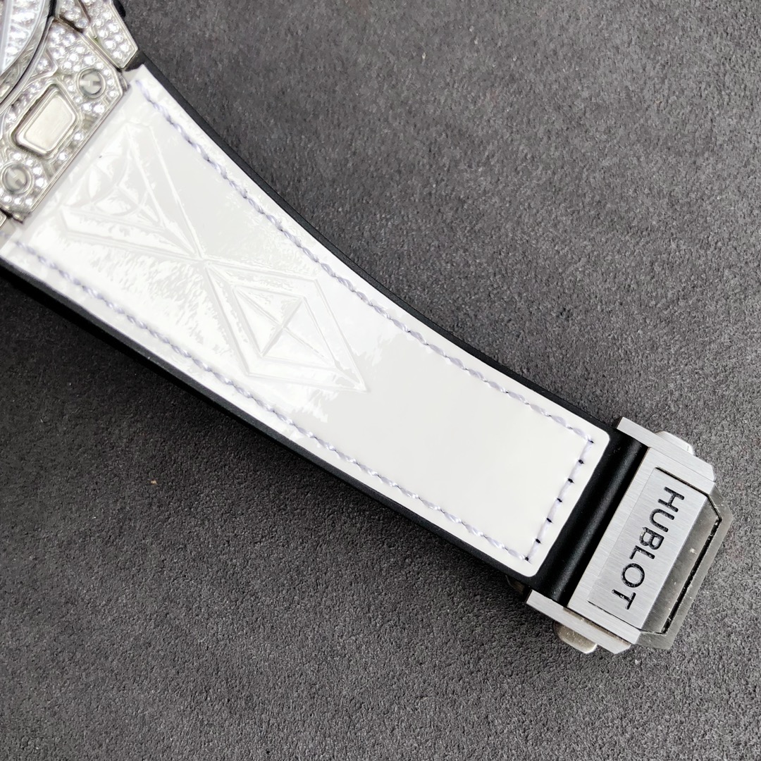 Hublot BIG BANG series 415.NX.1112.VR.MXM16 watch