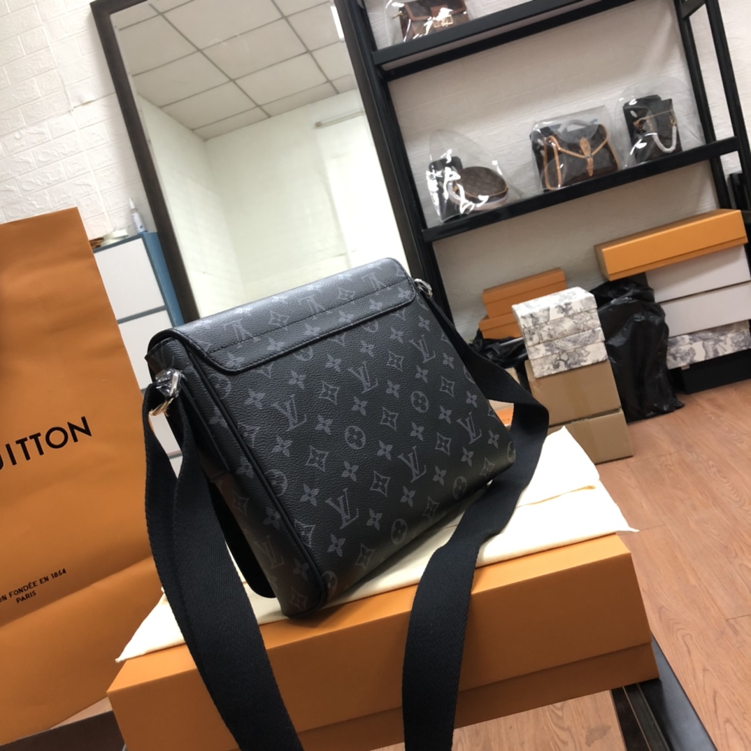 LV164515 men's satchel